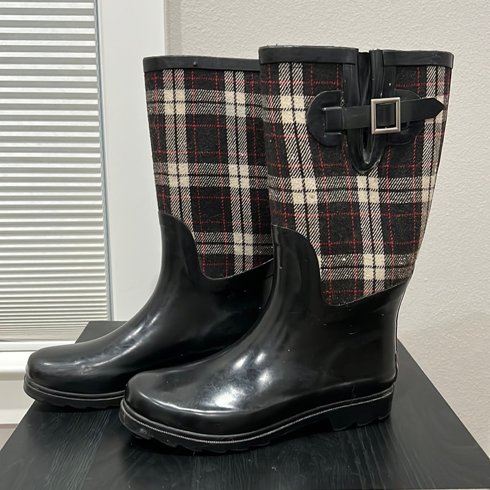 Austin Trading Co. rain boots with buckle Burberry style red black tan plaid